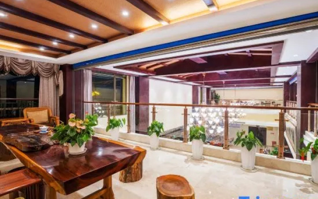 Jinggu Yingjiang International Hotel