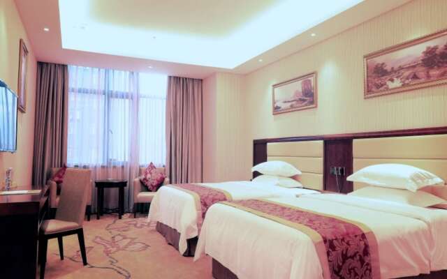 Vienna Hotel (Shenzhen Gongming Square Station)