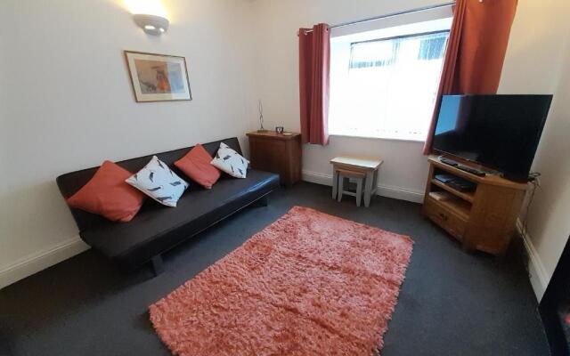 Cosy Apartment Close to Tunnels Beaches