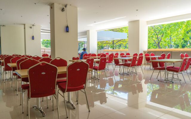 I&M Hotel Billiard