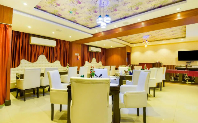 FabHotel Pentagon Next