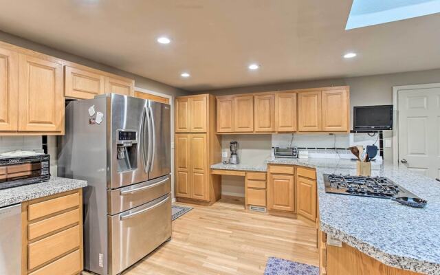 Cozy Washington Escape Near Hiking & Golfing!