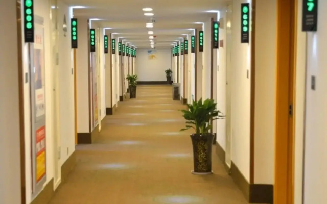 Piper Cloud Hotel (Shangqiu Shenhuo Avenue Railway Station)