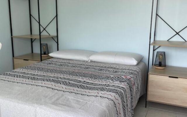 Lumineux 2 Pieces, Terrasse, Garage Prive, En Bord de Mer