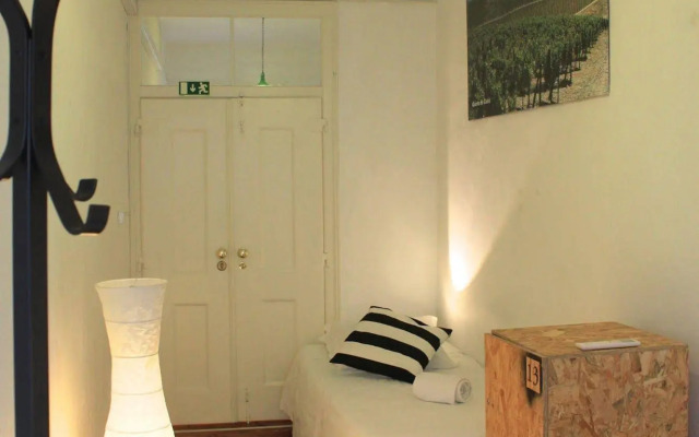 Grapes & Bites - Hostel and Wines
