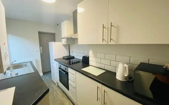 Townhouse @ 110 Etruria Vale Road Stoke