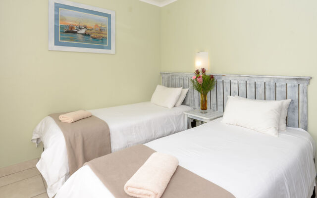 Table View Villas