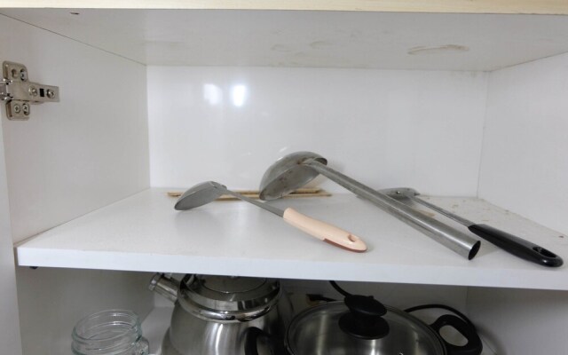 Best Price Studio Apartment at 19 Avenue