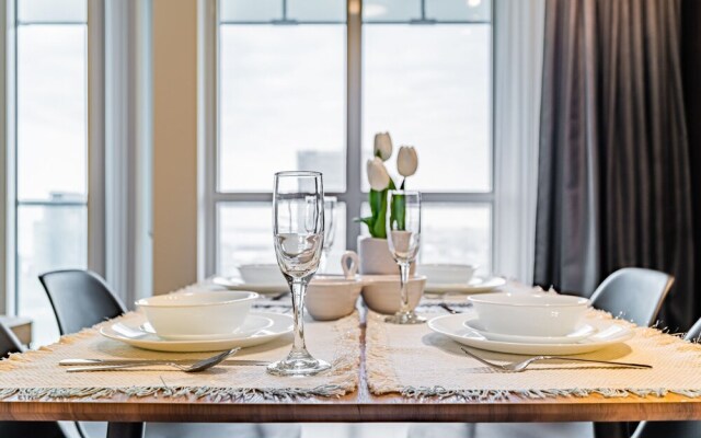 The Bay Suites MTCC CN TOWER