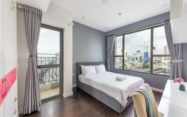 RIVERGATE apartment infinity pool & Gym