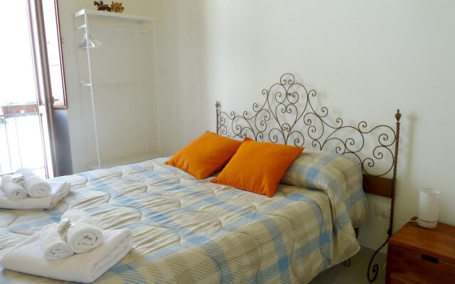 Studio in Siracusa, with Wonderful City View, Furnished Terrace And Wifi - 200 M From the Beach