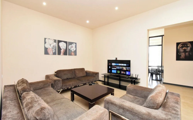 Apartments by Luxe Group DI64