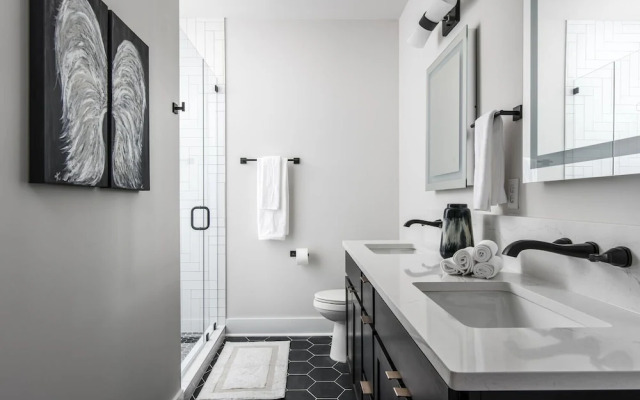 Luxe-tennessee Row-heart of Gulch-mins to Broadway