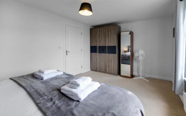 Ferndale Serviced 4 Bedroom 2 Bath House