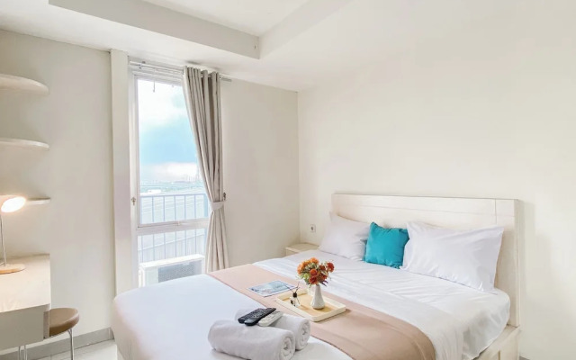 Modern Look and Restful Studio at Azalea Suites Apartment