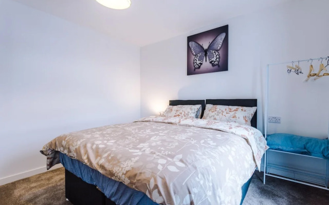 Stunning 3-bed House in Salford