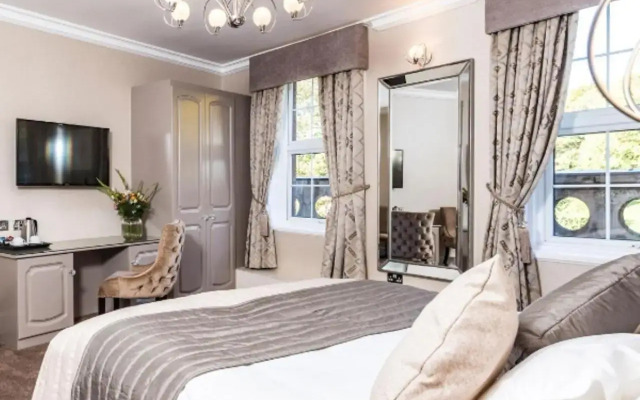 Borough Arms Hotel
