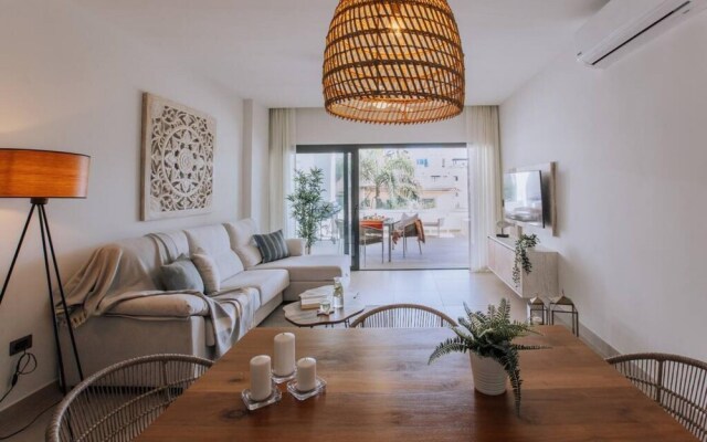 Amazing Condo With Picuzzi Steps From the Beach