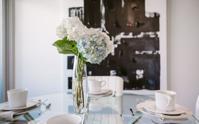 QuickStay - Beautiful Toronto Condo, City Views