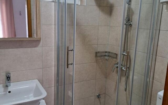 Olive - swimming pool - SA4(2)