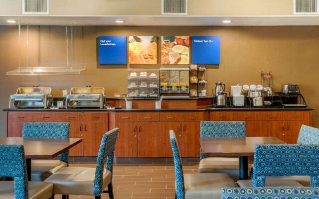 Comfort Inn & Suites Galt - Lodi North