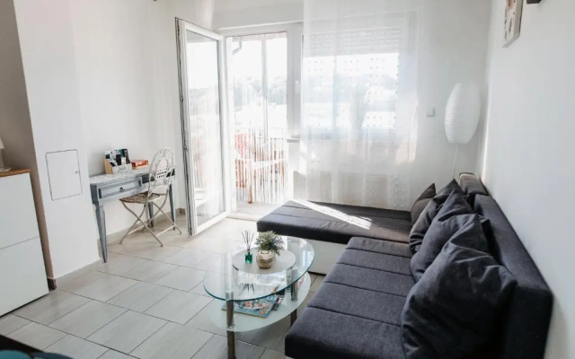 Apartment 10