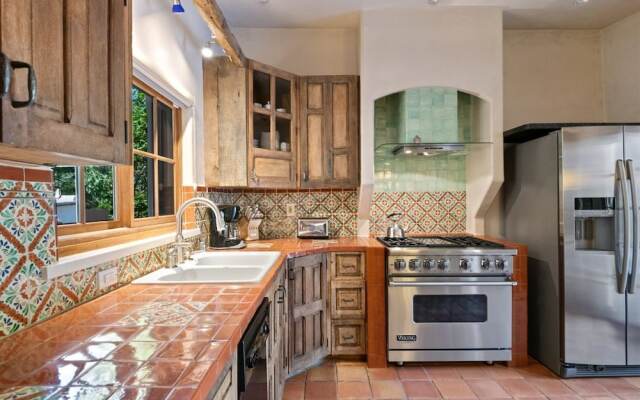 Casa Artista - A Work Of Art, One Block to Canyon Rd