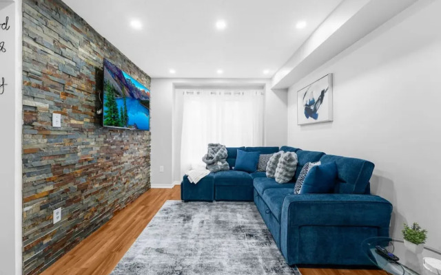 Chic 2BR House Newly Renovated Central Spot