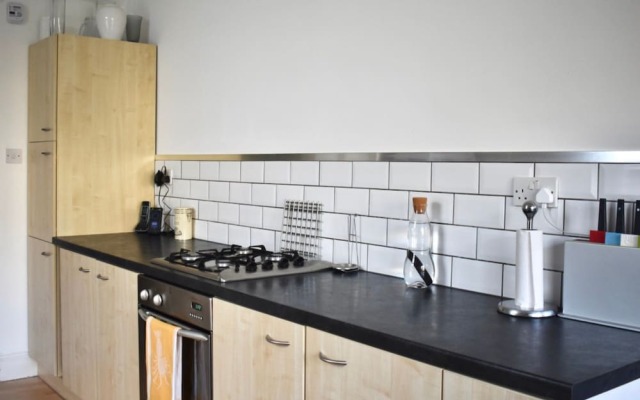 Bright 3 Bedroom House Near Queens Park