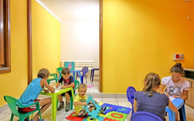 Lake Garda, Beautiful Residence Features Many Facilities