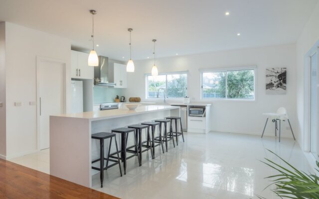 Currawong Close - Heated Pool, Home Theatre, WiFi, 4 bdrm, Pool Table