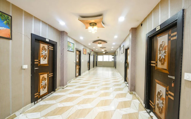 Fabhotel Royal Mountain