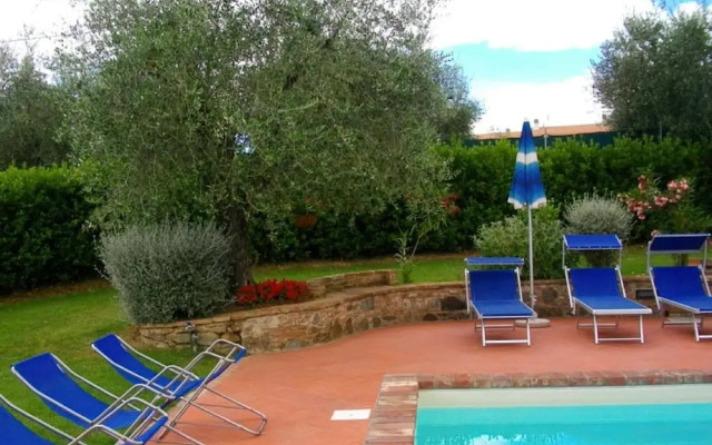 Elegant Castle Stay With Pool