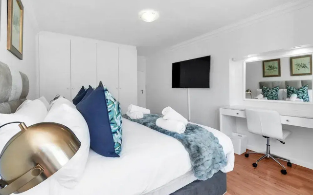 2bed Central Apartment in Cape Town Atlantic Point