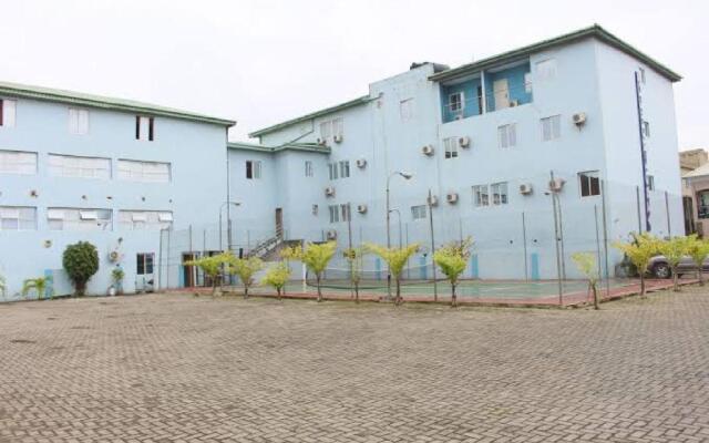 Room in Lodge - Aerol Hotel and Suites