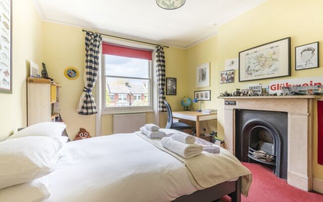 Luxurious Highbury Mansion with Beautiful Garden
