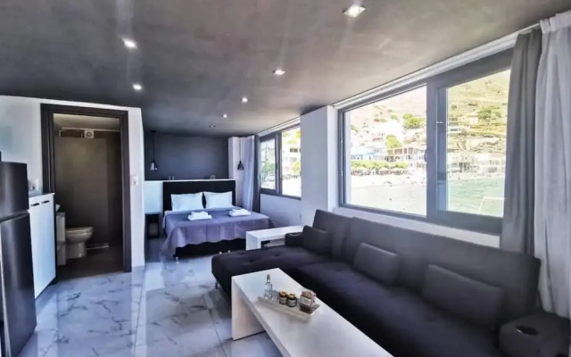 Sunrise Luxury Seaside Apartment