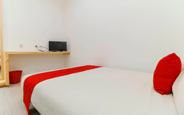 RedDoorz Plus @ Kapuk Business Park – Guest Rooms – Jakarta