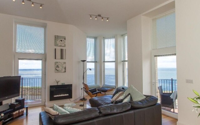 Apartment 4 Granville Point