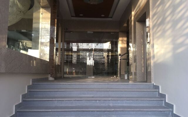 Hotel Ratan Royal Inn.