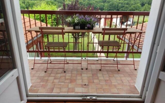 Gîte Saint-Jean-le-Vieux, 3 pièces, 5 personnes - FR-1-384-791