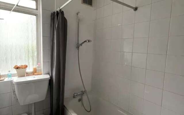 Cosy & Chic 1BD Flat - 6 Minutes to Notting Hill!