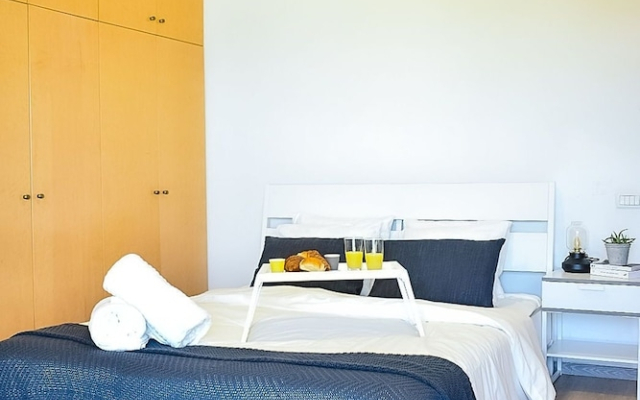 Fantastic One Bedroom With Sea View
