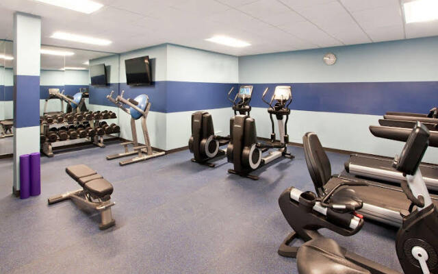 Holiday Inn Cleveland-Airport