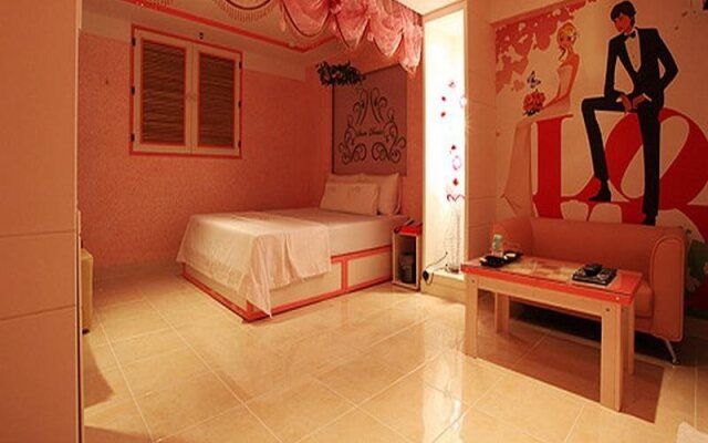 Hotel C&