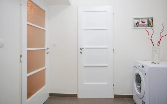 Stylish Apartment A Few Steps From Metro