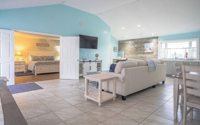 Elegant Suite with Jacuzzi