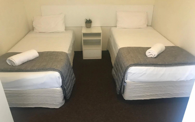 Blue Pelican Motel – Guest Rooms – Tweed Heads