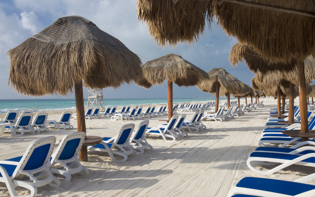 Отель Seadust Cancun Family Resort