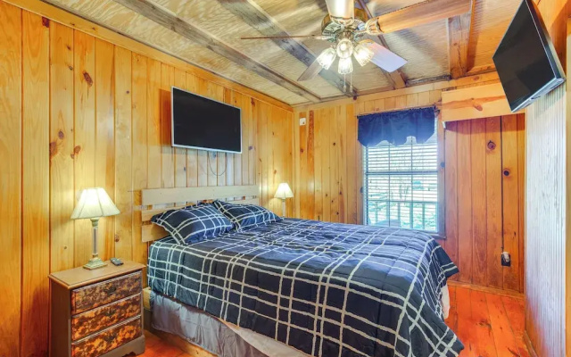Private Lake On-site: Secluded Retreat in Grant!